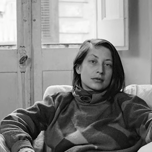 La poesía sabe deslizarse por los aires