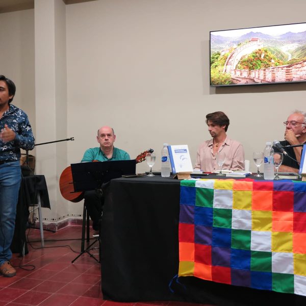 Mirar con otros ojos: Rebeliones indígenas en los valles calchaquíes de Ana María Lorandi y Manuel Fontenla